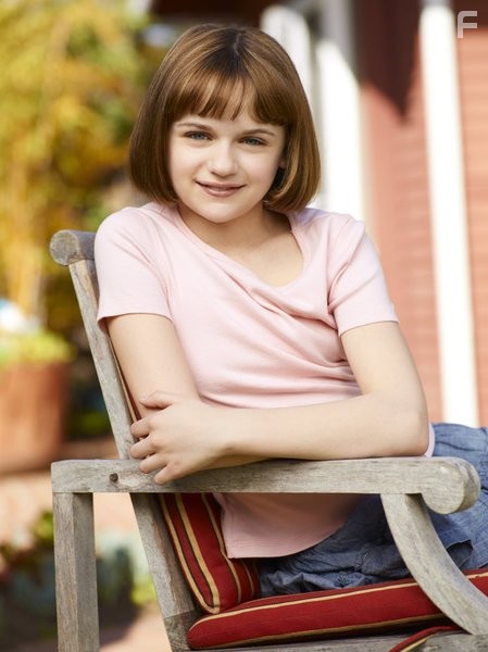 Joey King in Склонность (2012)