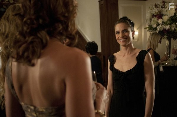 Amanda Peet in Склонность (2012)