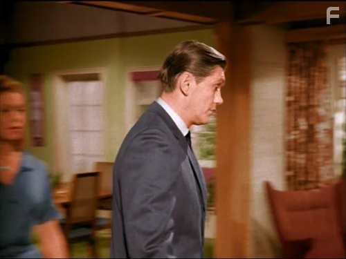Elizabeth Montgomery and Dick York in Моя жена меня приворожила (1964)