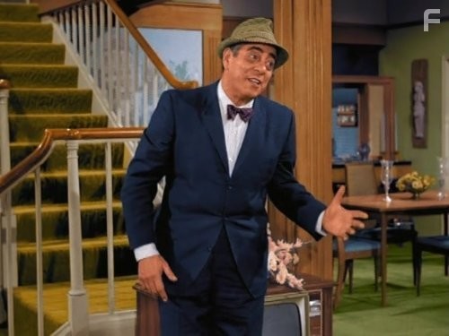 Robert Strauss in Моя жена меня приворожила (1964)