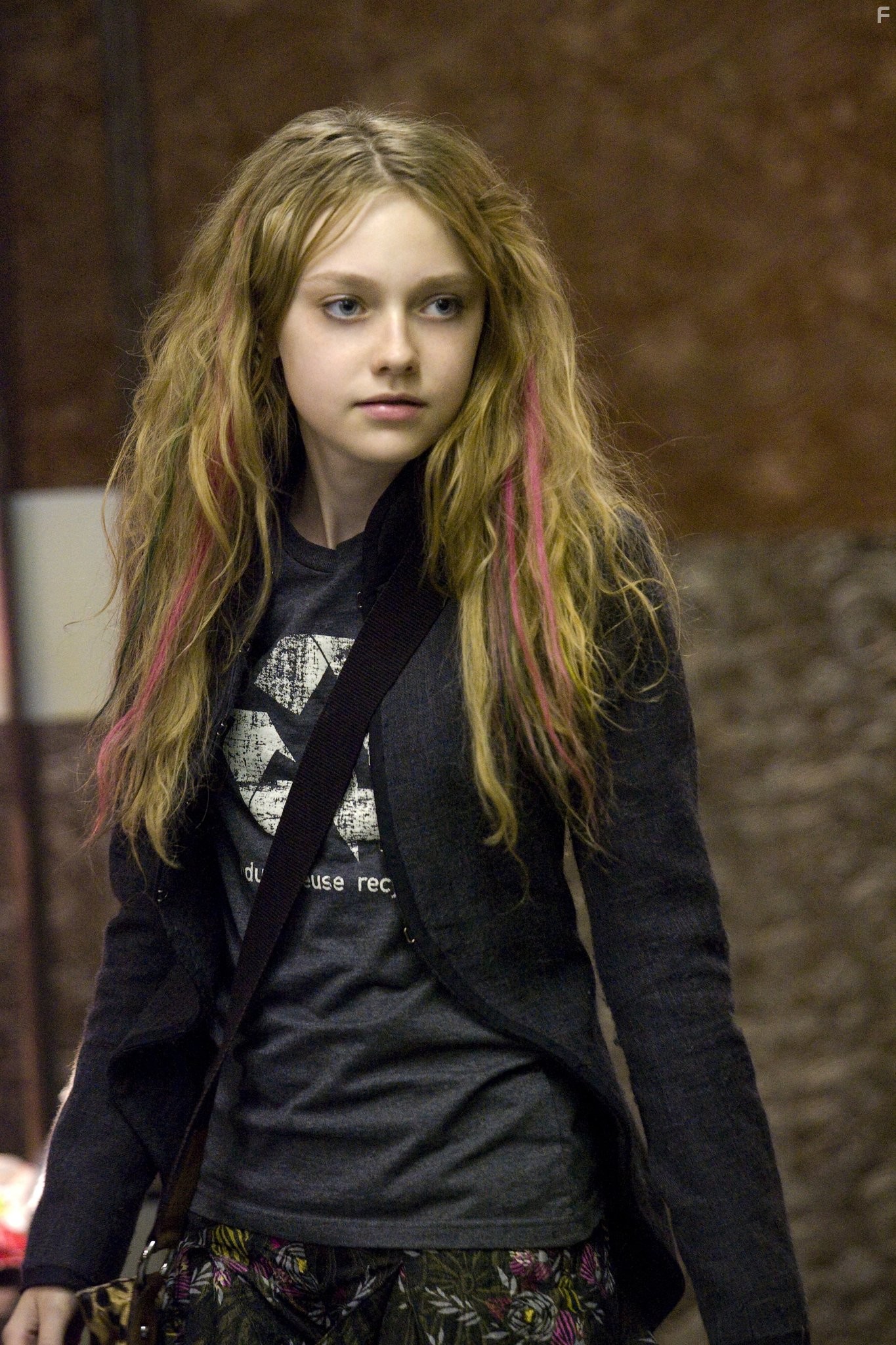 Dakota Fanning in Пятое измерение (2009)