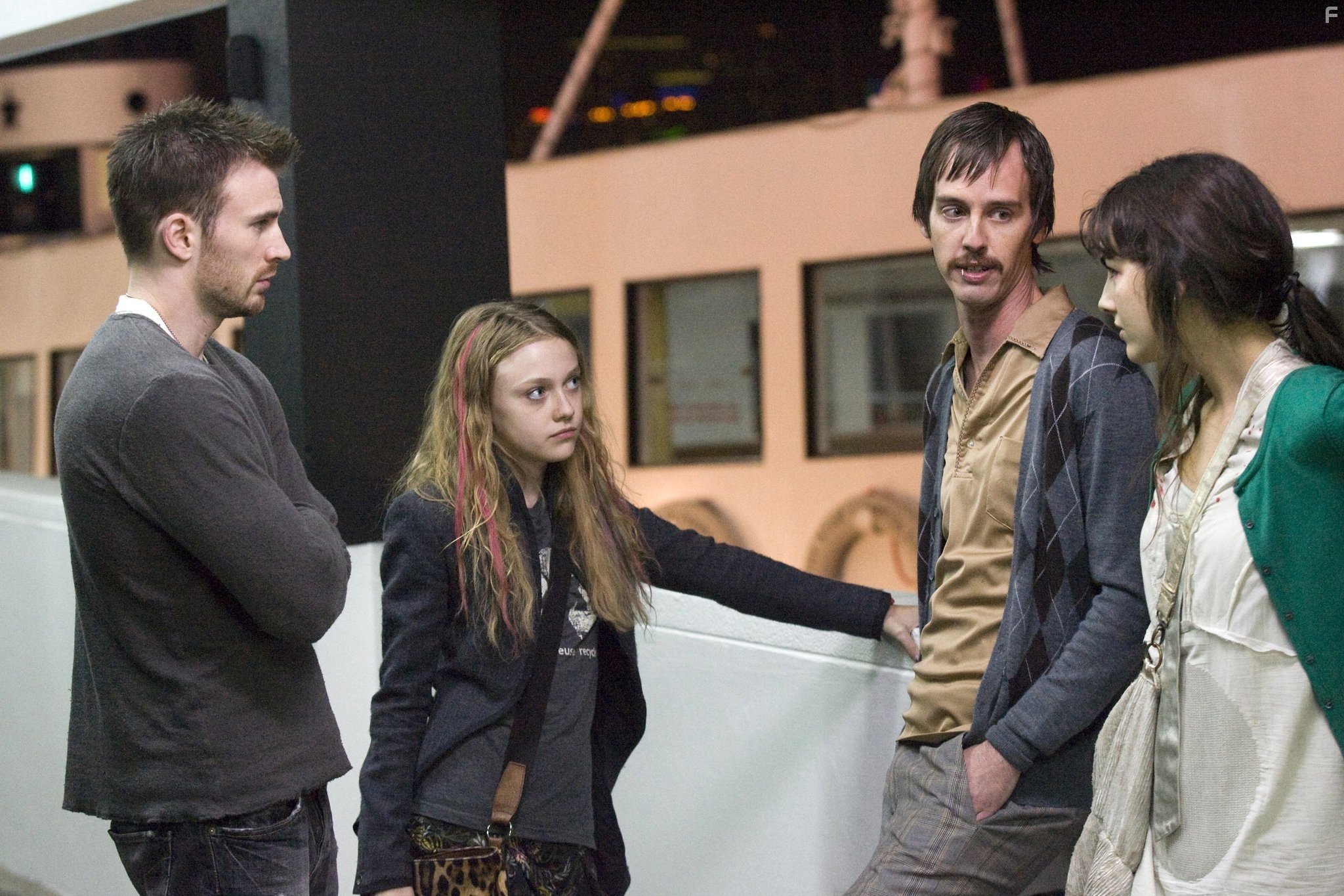 Camilla Belle, Chris Evans, Dakota Fanning, and Nate Mooney in Пятое измерение (2009)