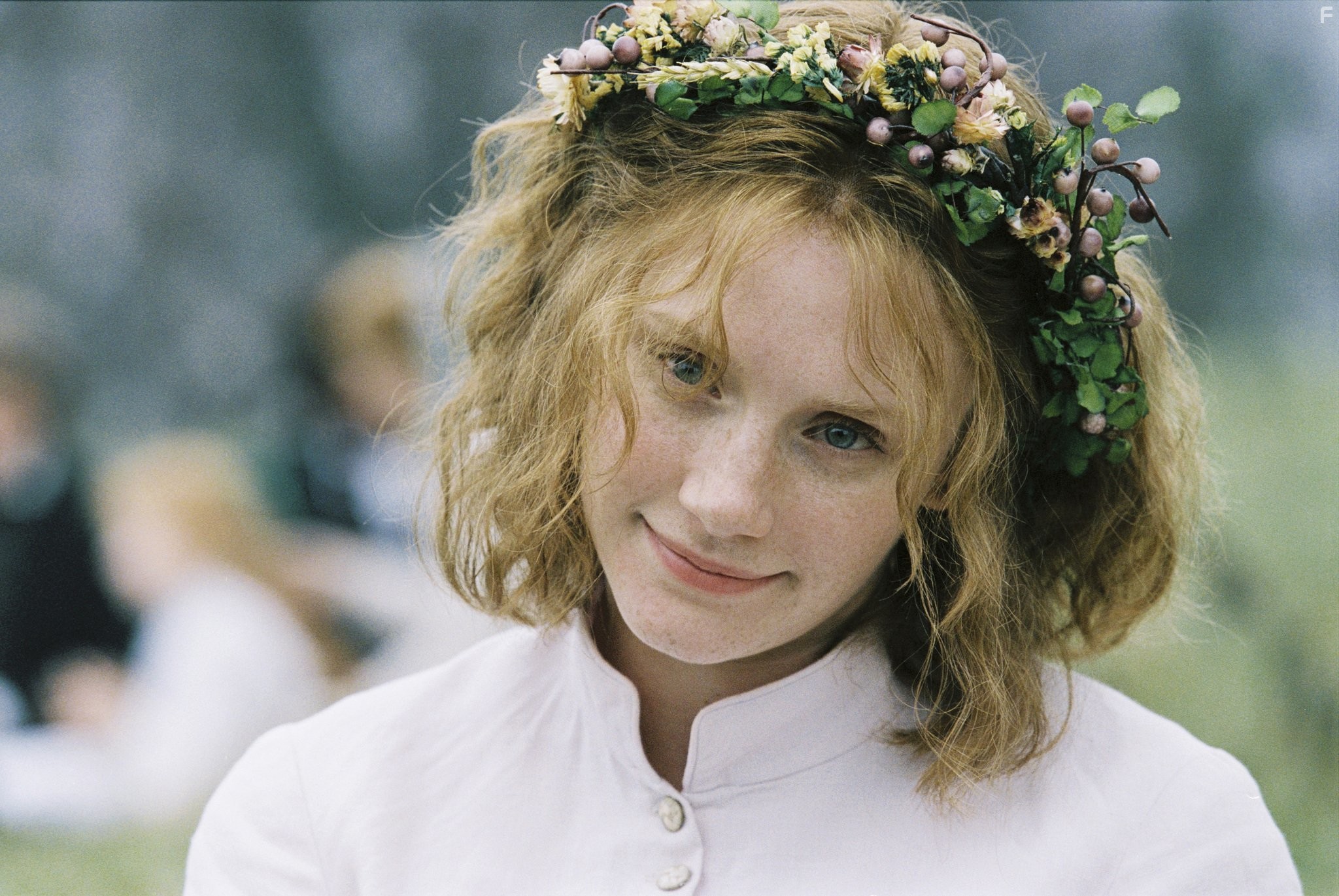 Bryce Dallas Howard in Таинственный лес (2004)