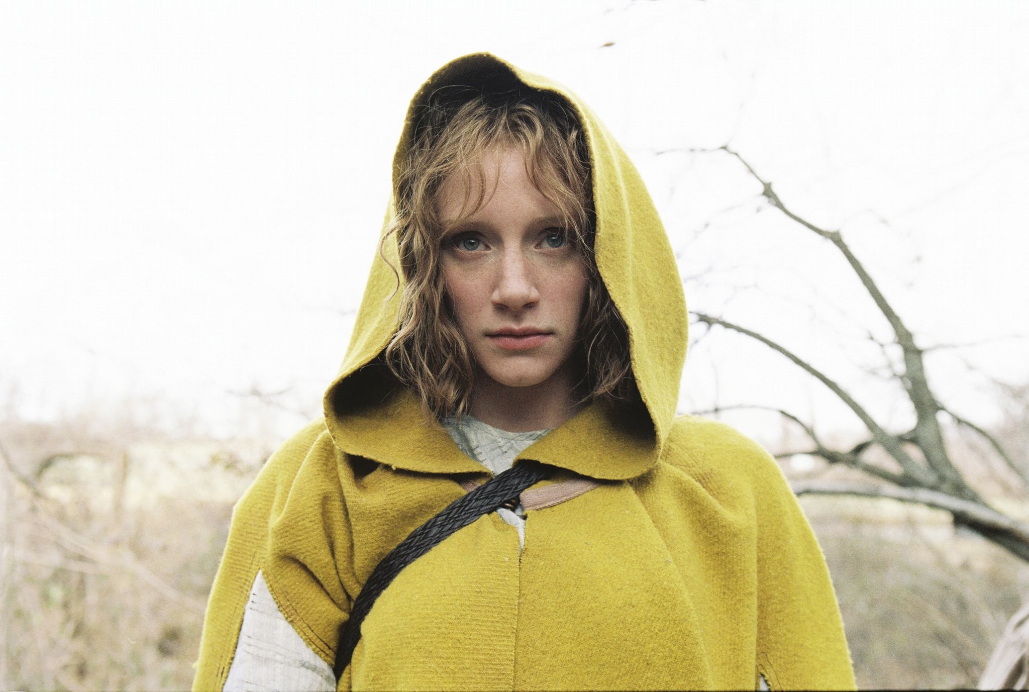 Bryce Dallas Howard in Таинственный лес (2004)