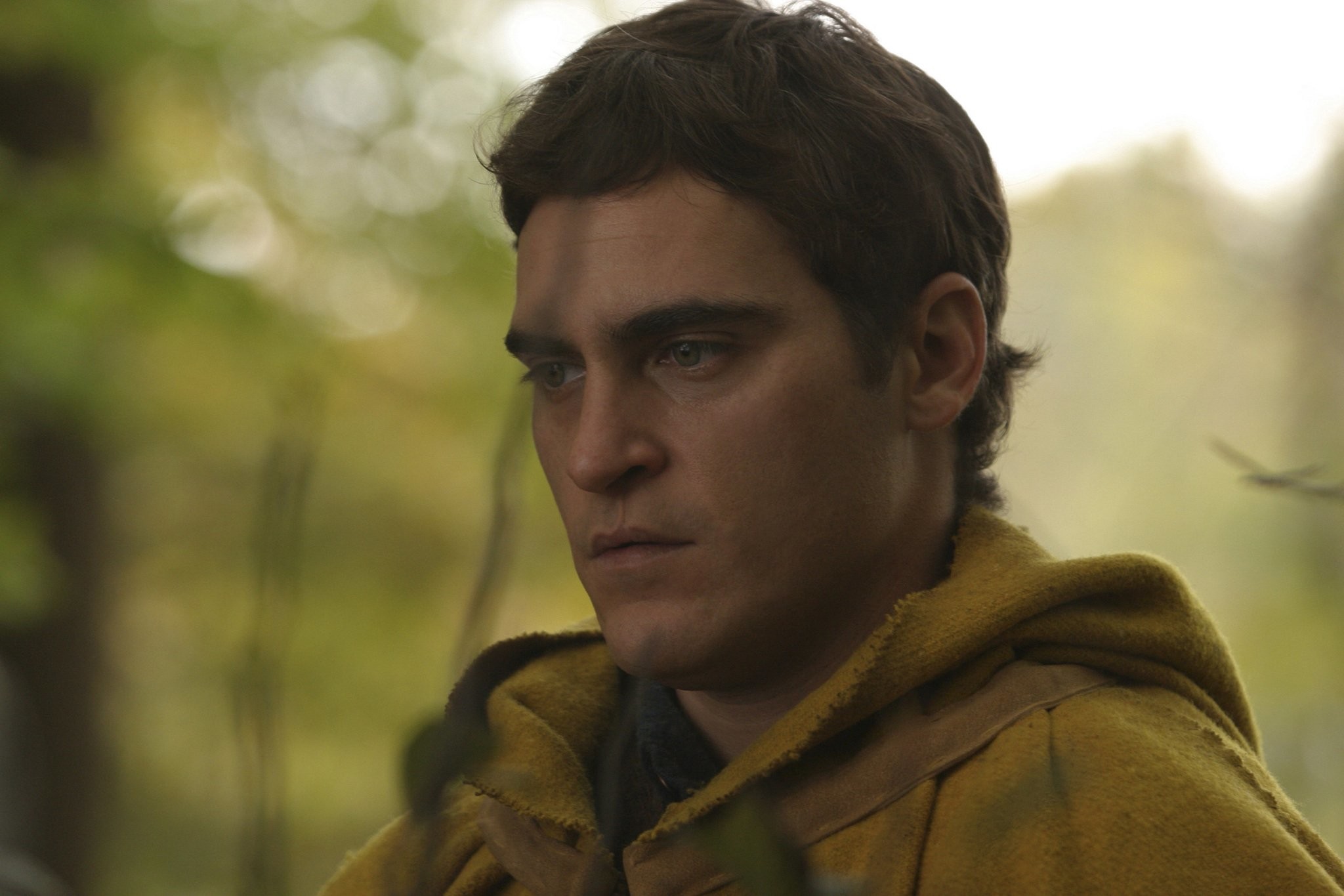 Joaquin Phoenix in Таинственный лес (2004)