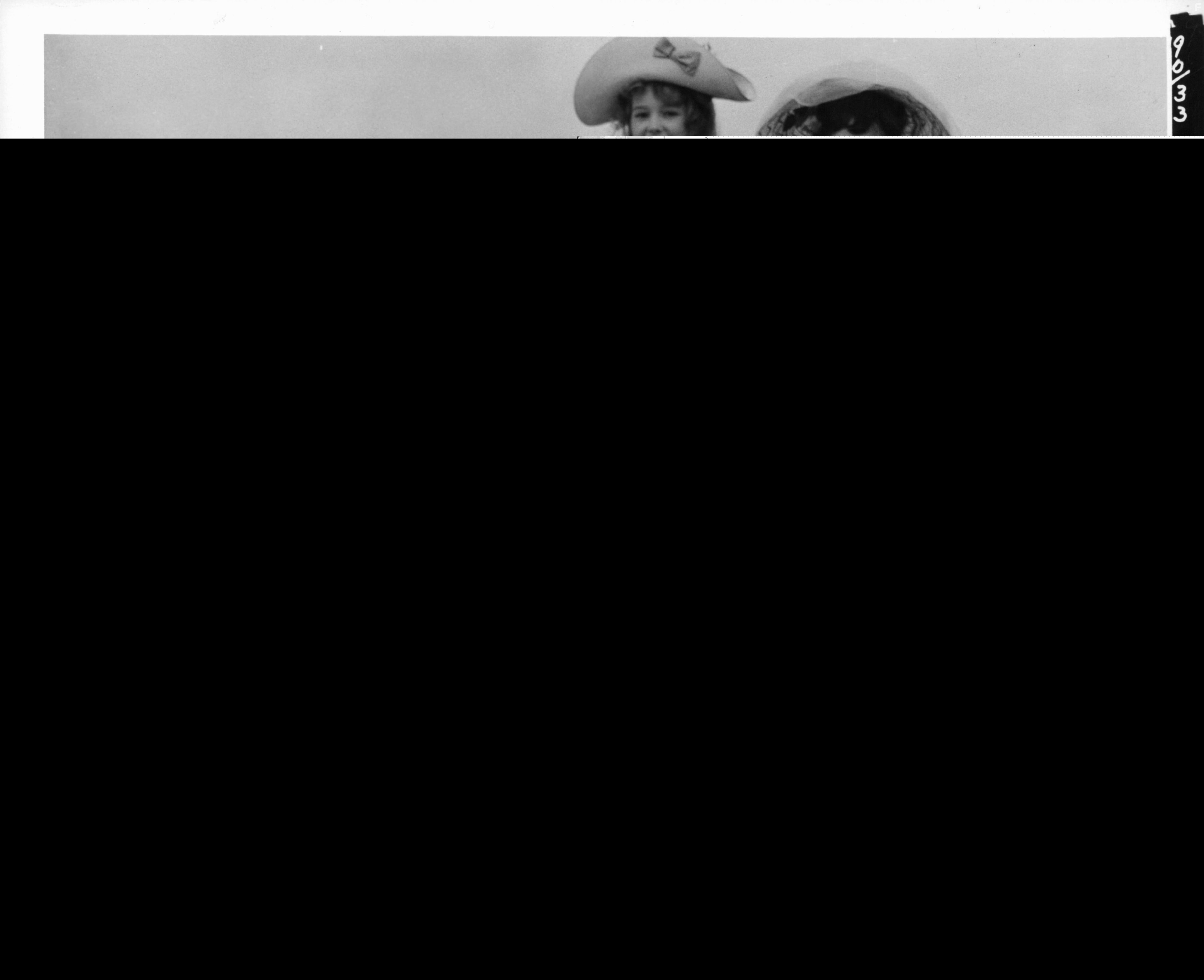 Zena Marshall and Alberto Sordi in Воздушные приключения (1965)