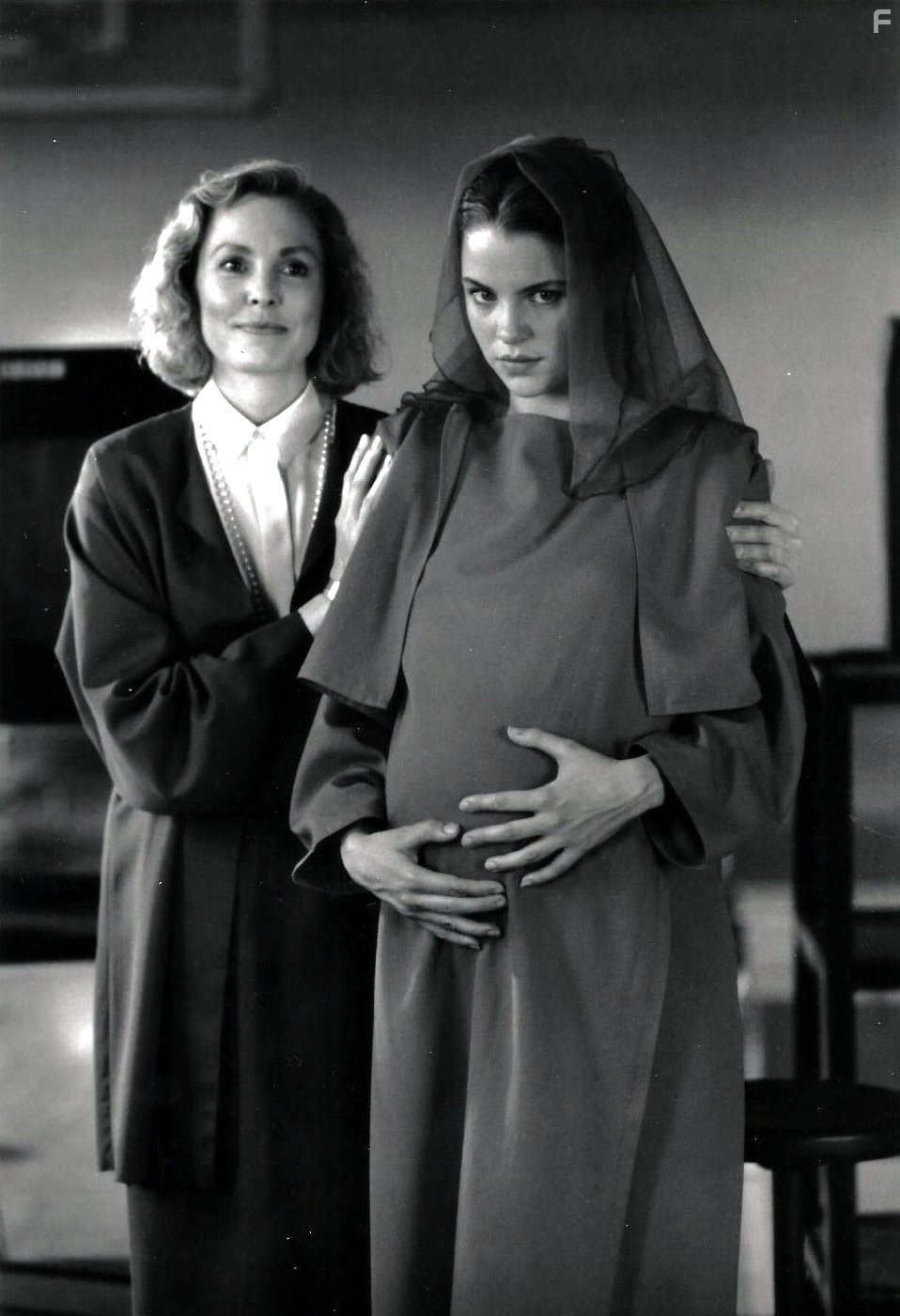Victoria Tennant and Traci Lind in Рассказ служанки (1990)