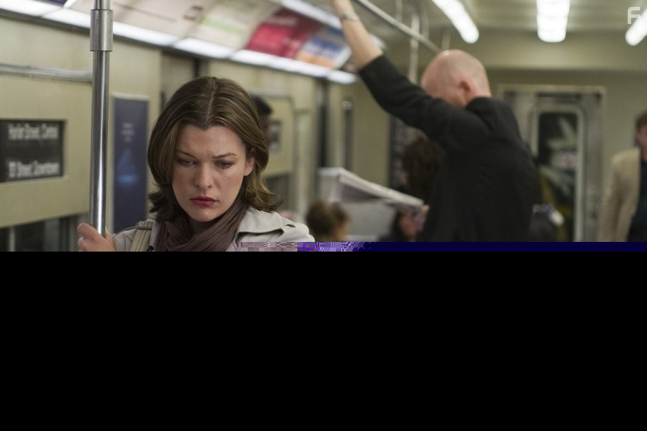 Milla Jovovich in Лица в толпе (2011)