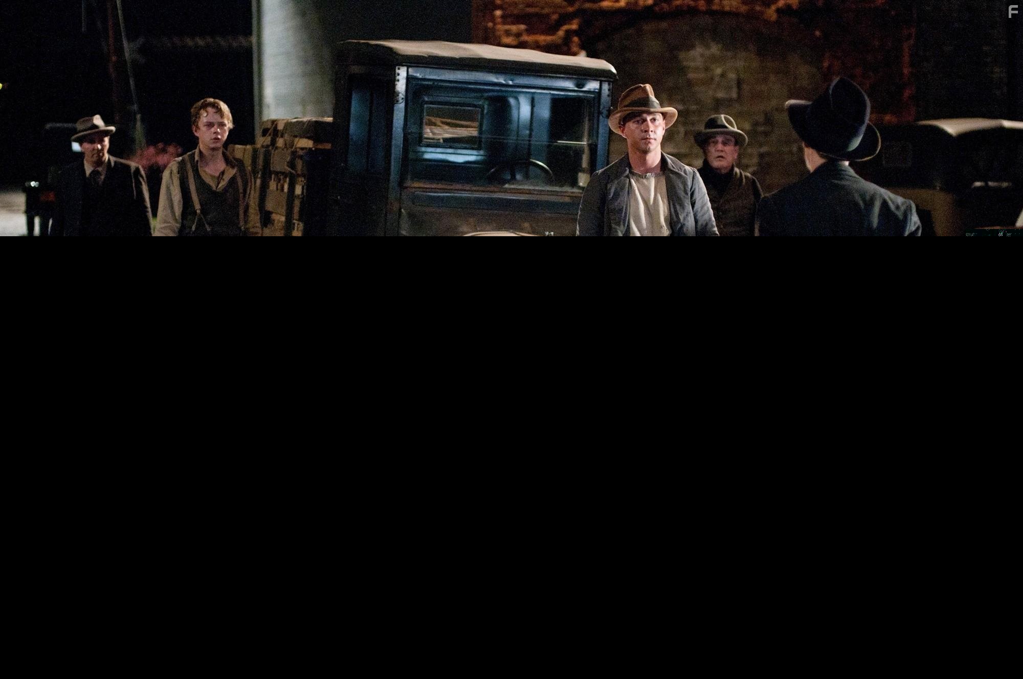 Shia LaBeouf and Dane DeHaan in Самый пьяный округ в мире (2012)