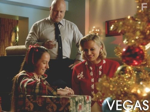 Michael Chiklis, Vinessa Shaw, and C.J. Dubeau in Вегас (2012)
