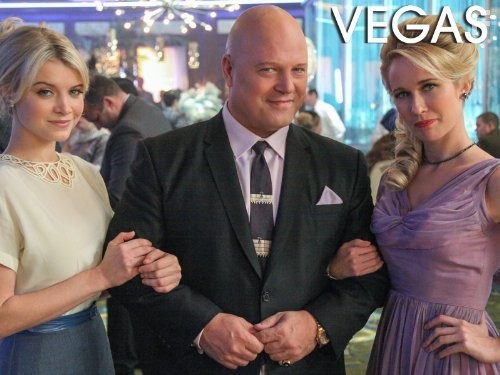 Michael Chiklis and Sarah Jones in Вегас (2012)