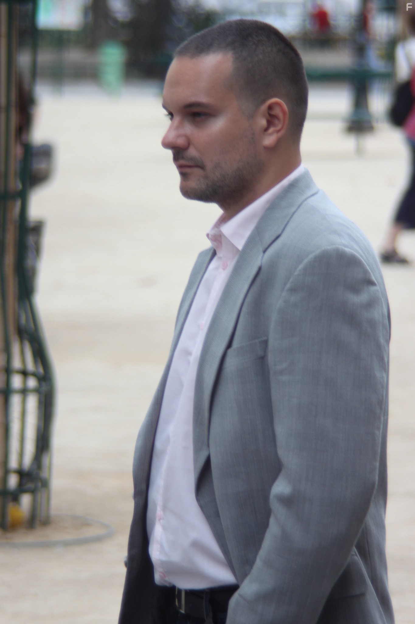 Nick Nevern in Хулиган с белым воротничком (2012)