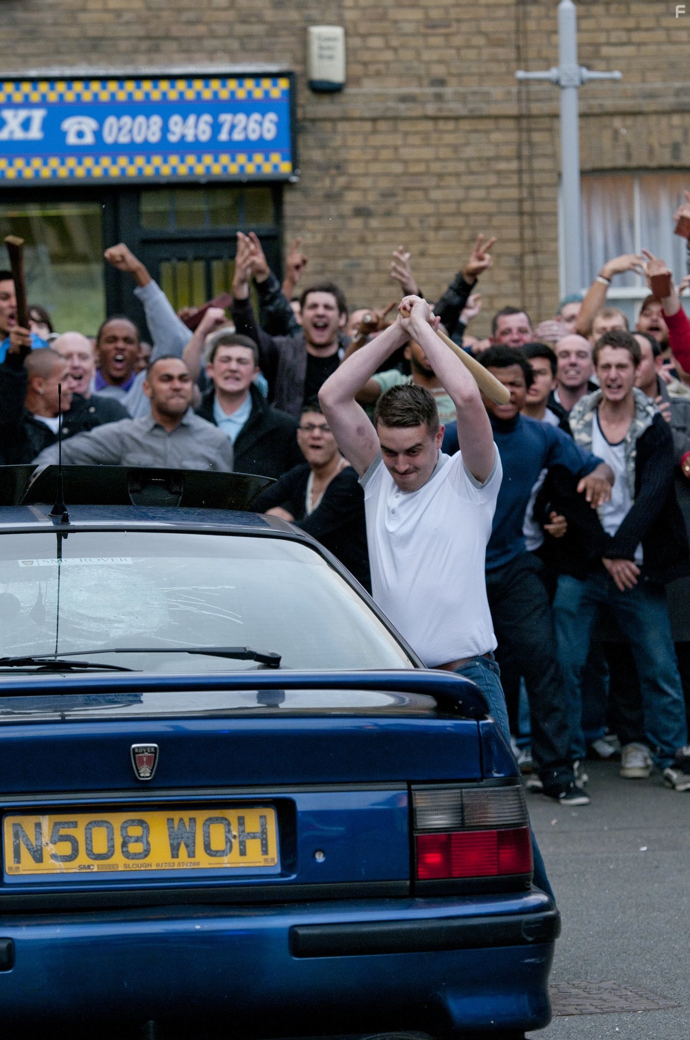 Хулиган с белым воротничком (2012)