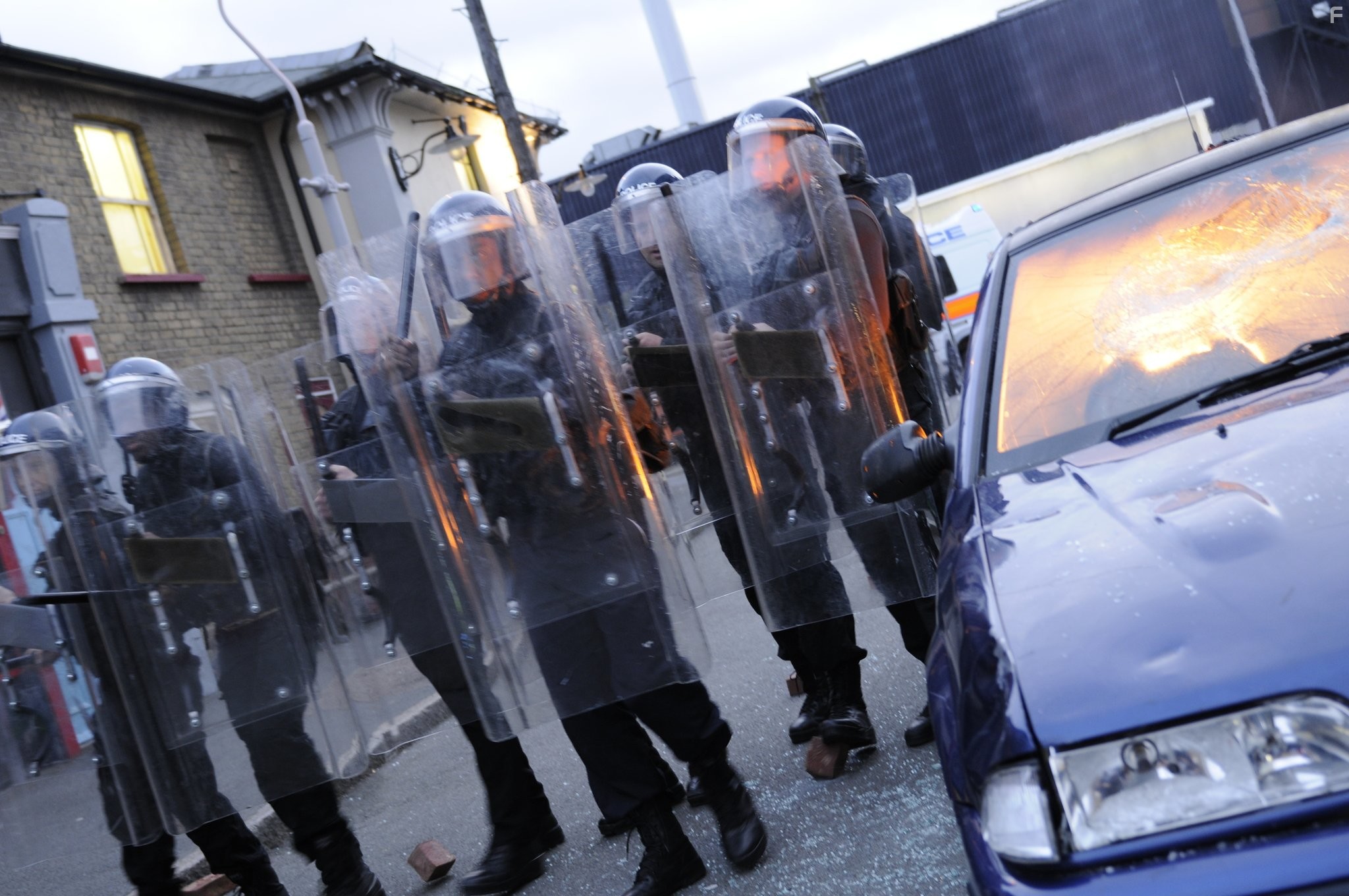 Хулиган с белым воротничком (2012)