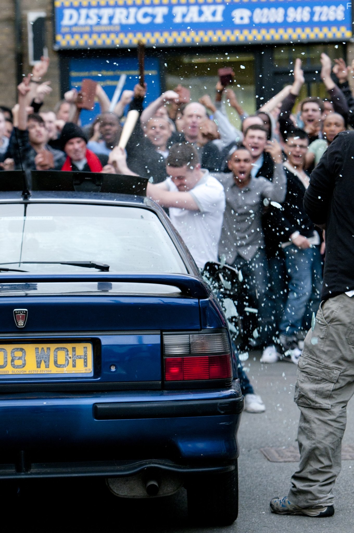 Хулиган с белым воротничком (2012)