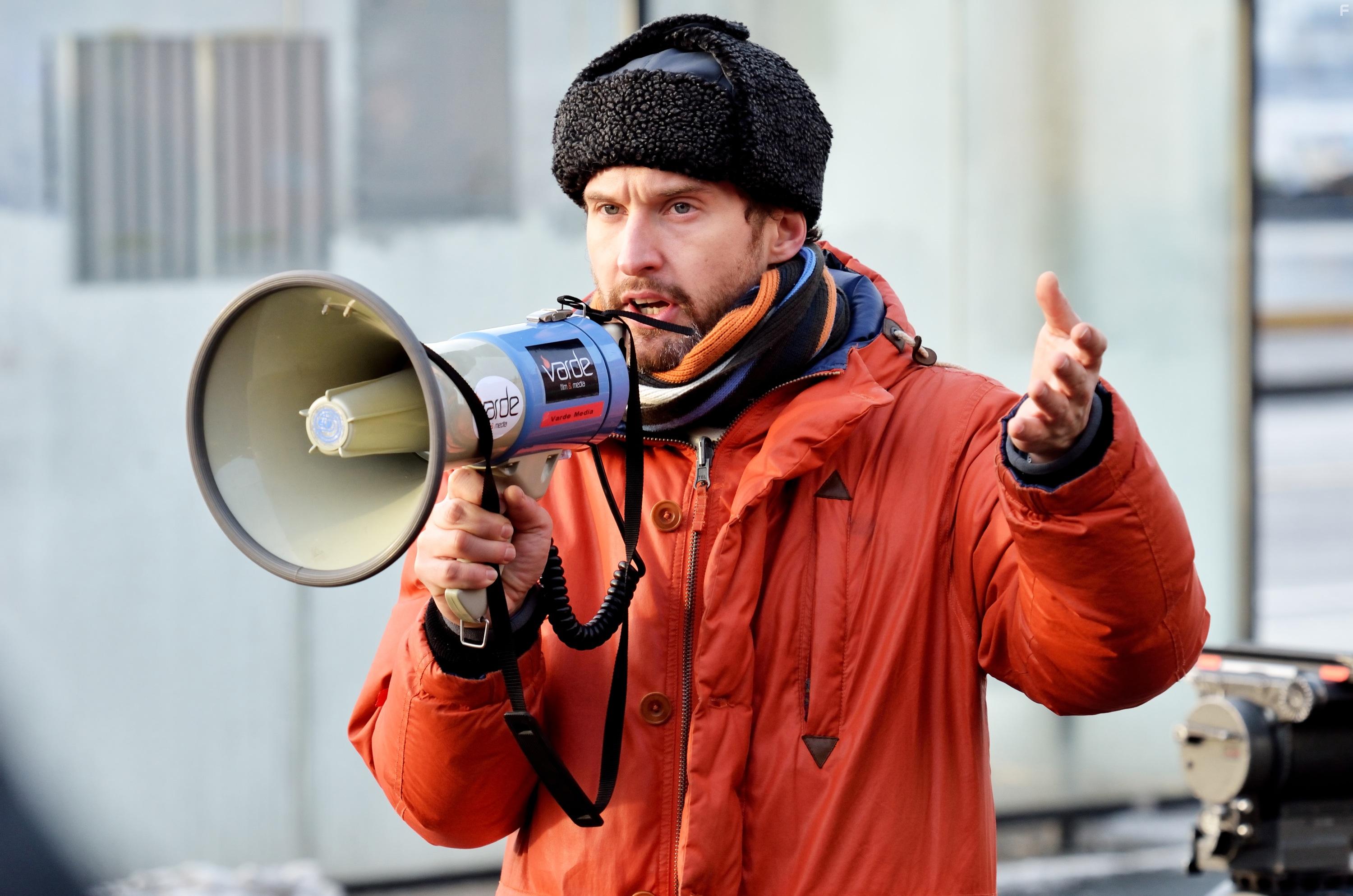 Varg Veum - De dde har det godt (2012)