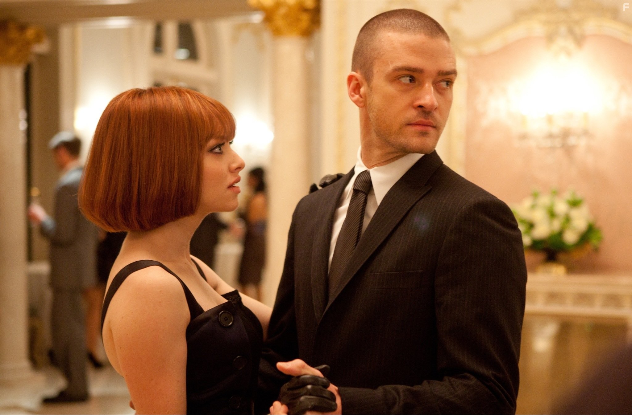 Justin Timberlake and Amanda Seyfried in Время (2011)
