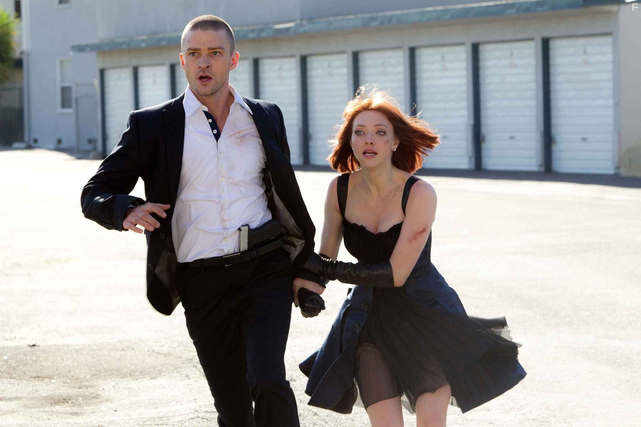 Justin Timberlake and Amanda Seyfried in Время (2011)