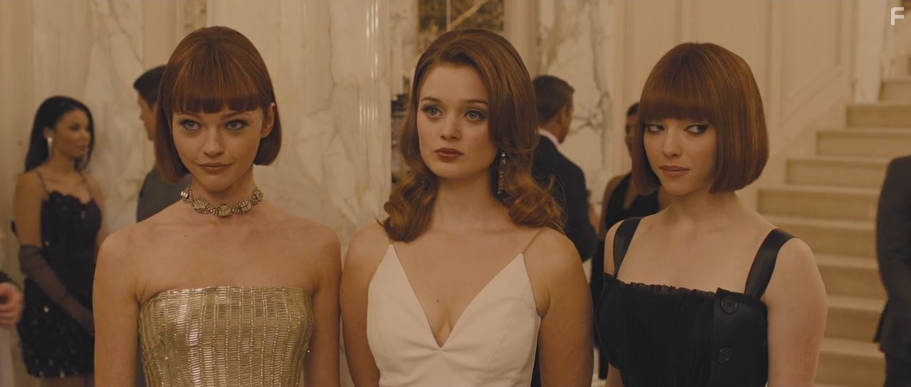 Amanda Seyfried in Время (2011)