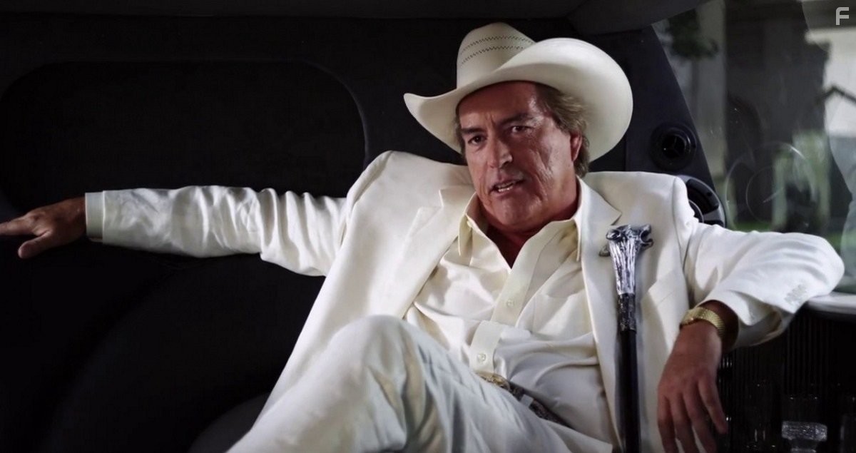 Powers Boothe in Пушки, тёлки и азарт (2012)