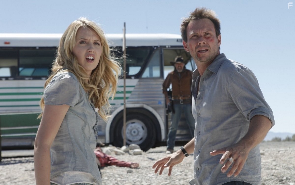 Christian Slater and Megan Park in Пушки, тёлки и азарт (2012)