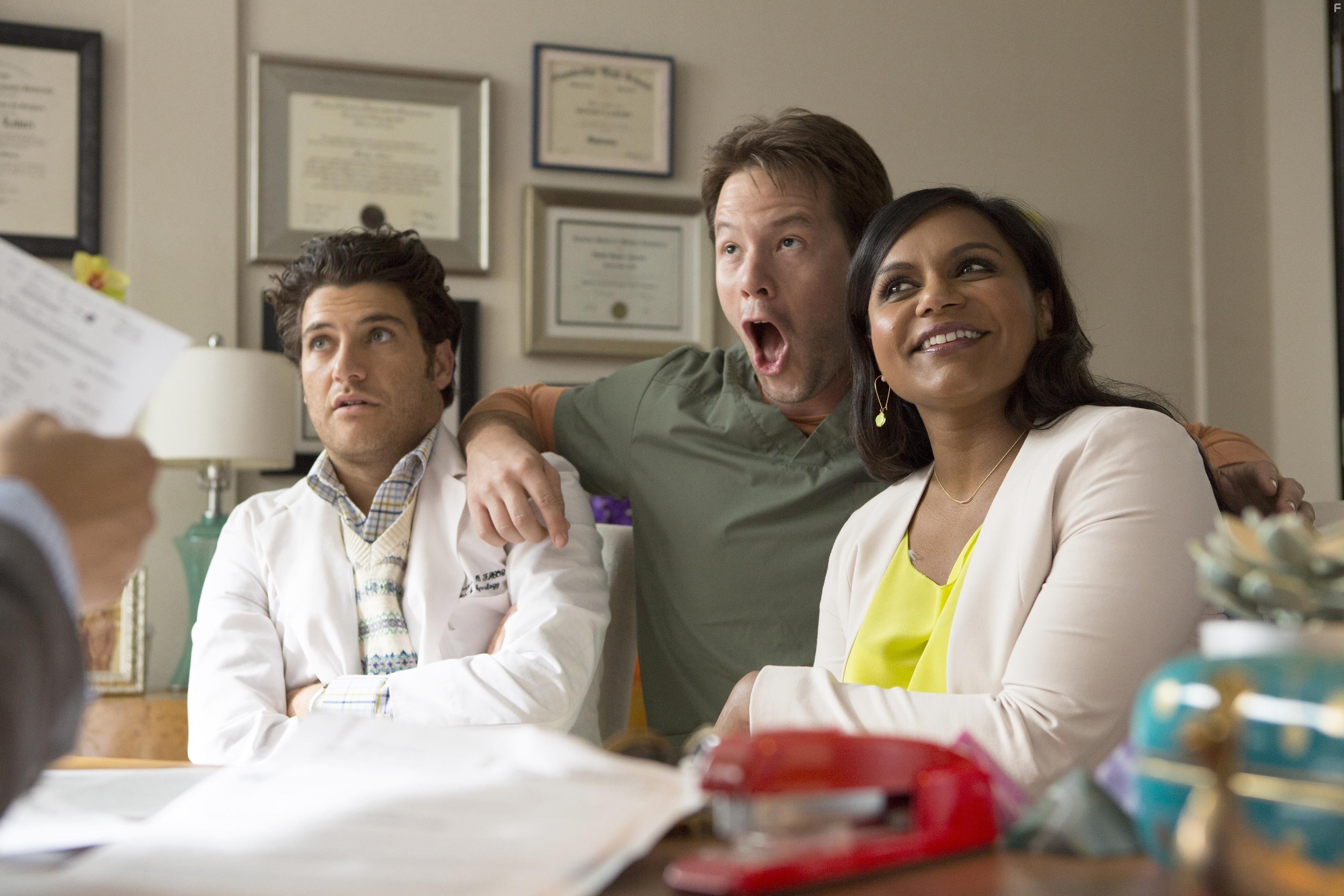Ike Barinholtz, Adam Pally, and Mindy Kaling in Проект Минди (2012)