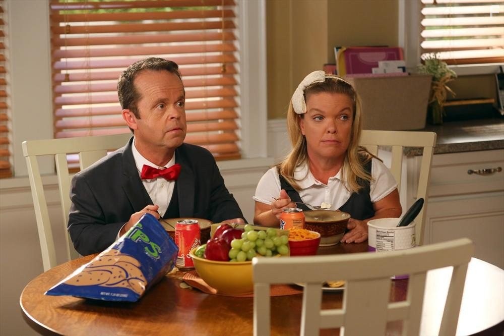 Kevin Thompson and Tracey Thompson in Соседи (2012)