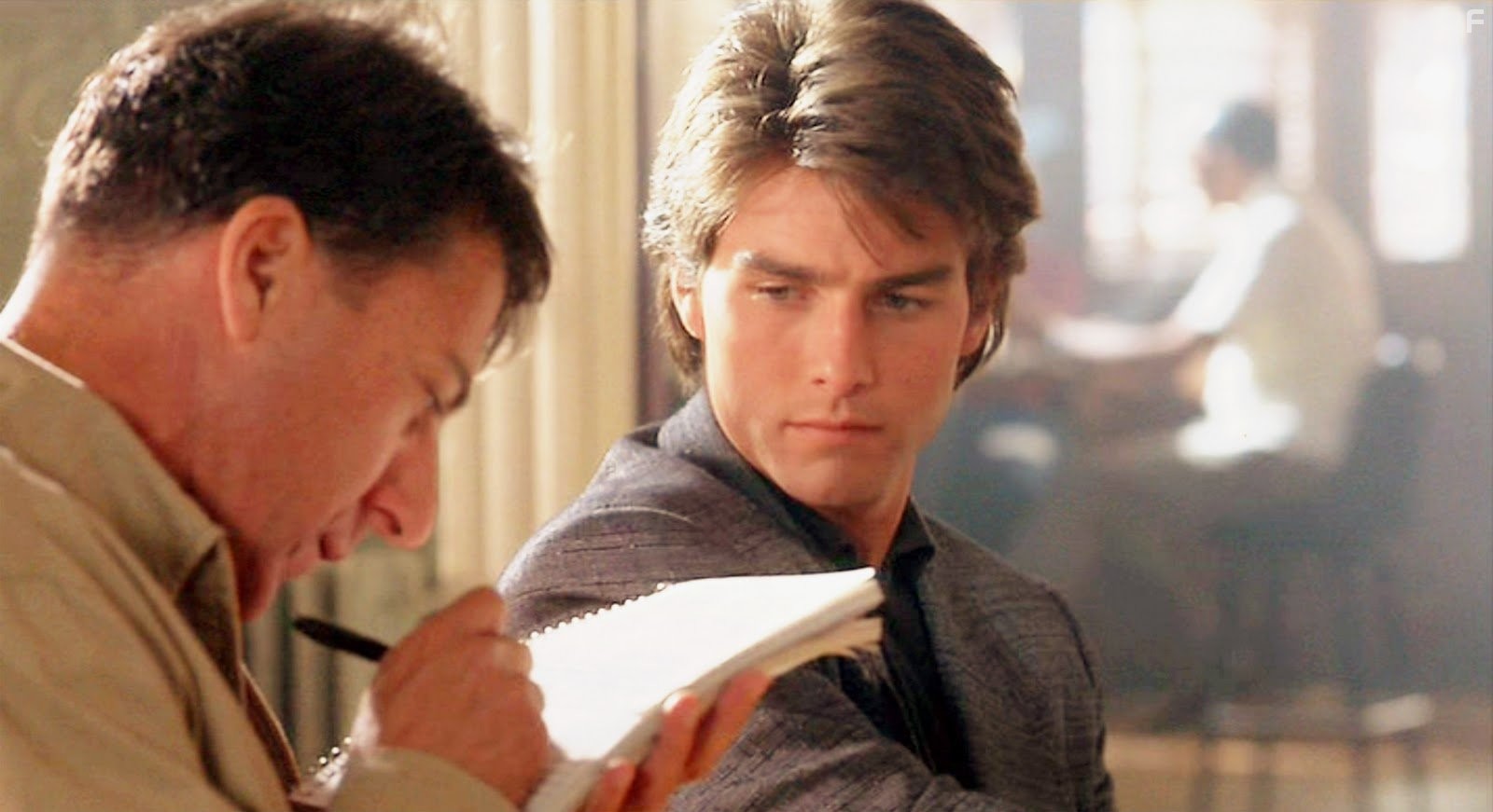 Tom Cruise and Dustin Hoffman in Человек дождя (1988)
