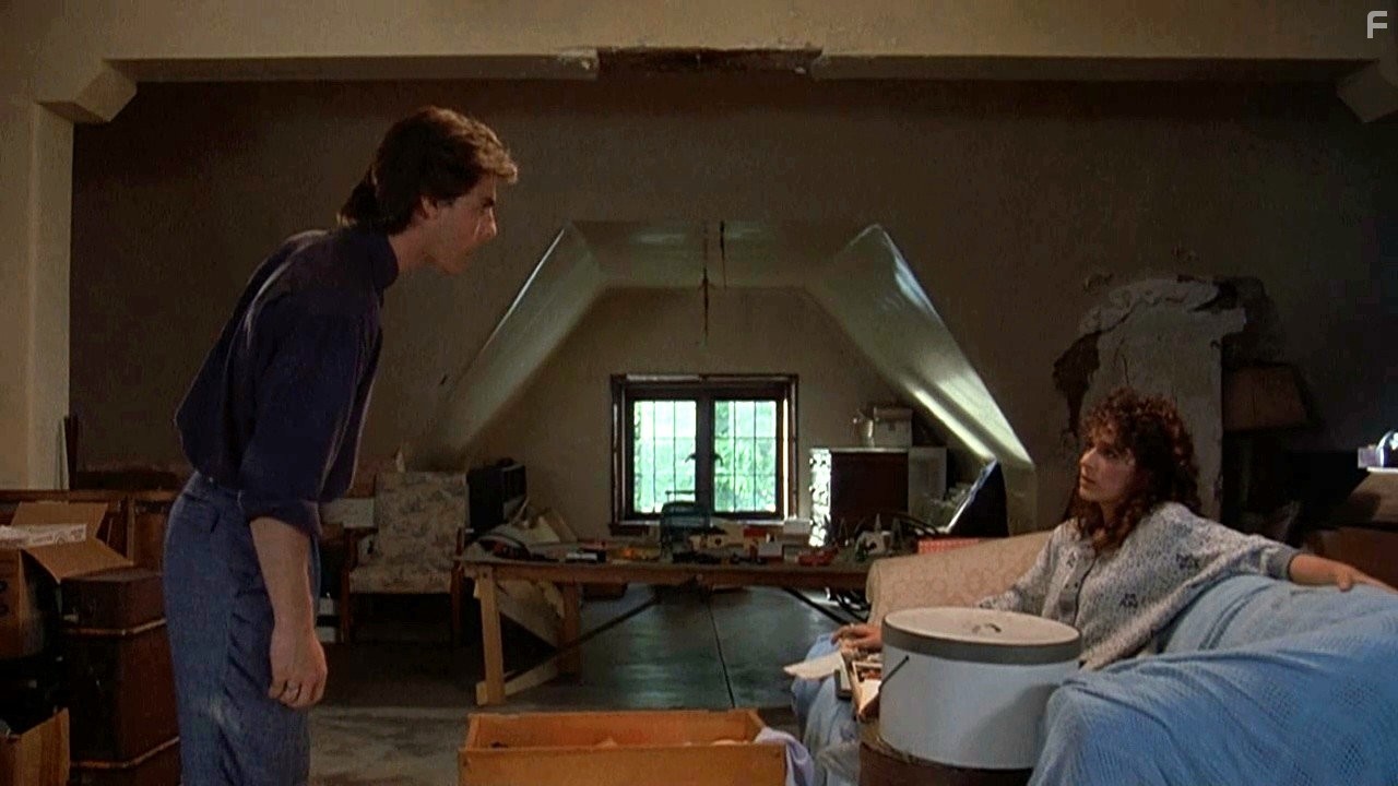 Tom Cruise and Valeria Golino in Человек дождя (1988)