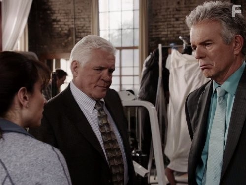 G.W. Bailey and Tony Denison in Особо тяжкие преступления (2012)