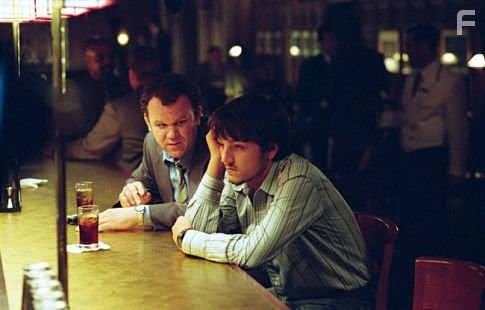John C. Reilly and Diego Luna in Аферисты (2004)