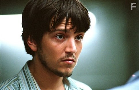Diego Luna in Аферисты (2004)