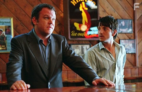 John C. Reilly and Diego Luna in Аферисты (2004)