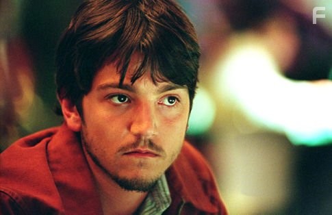 Diego Luna in Аферисты (2004)