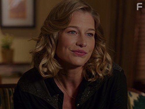 Ellen Woglom in Чикаго в Огне (2012)