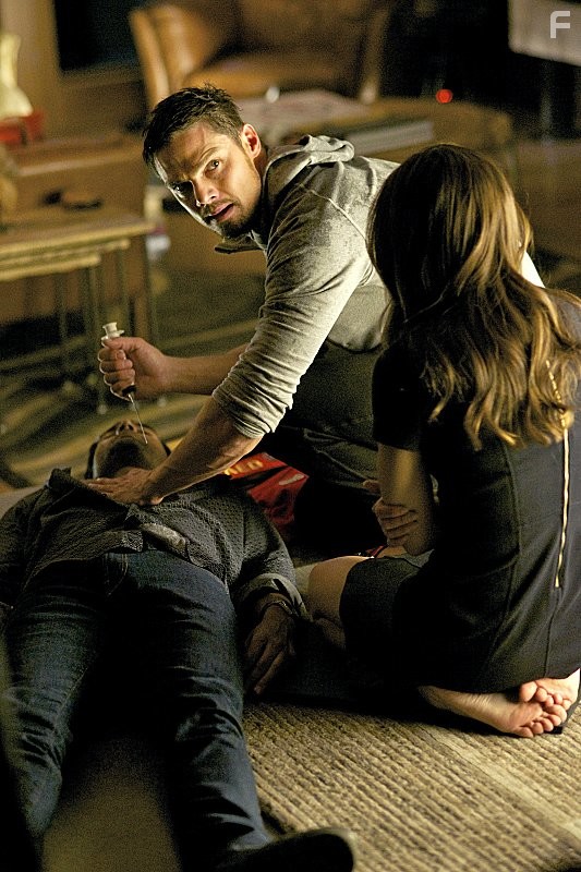 Kristin Kreuk, Sendhil Ramamurthy, and Jay Ryan in Красавица и чудовище (2012)