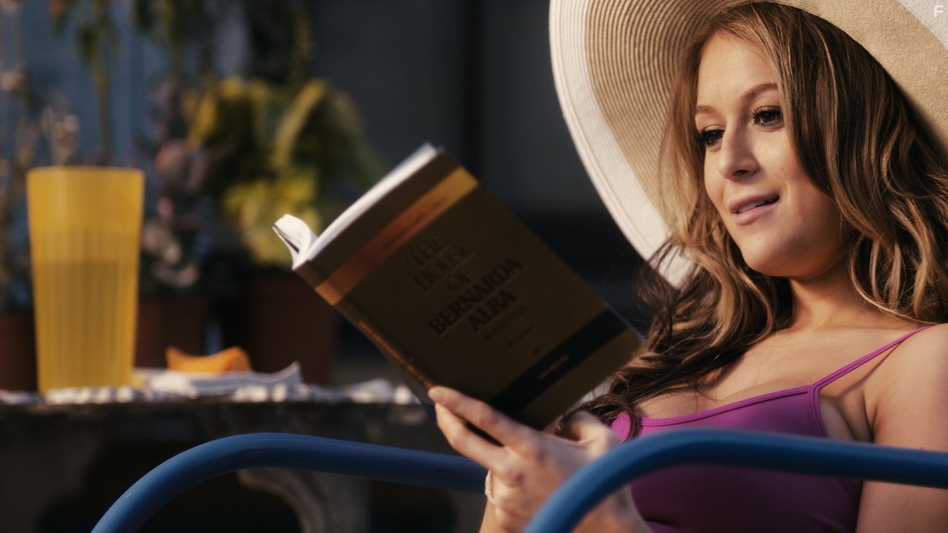 Alexa PenaVega in Prada и чувства (2011)