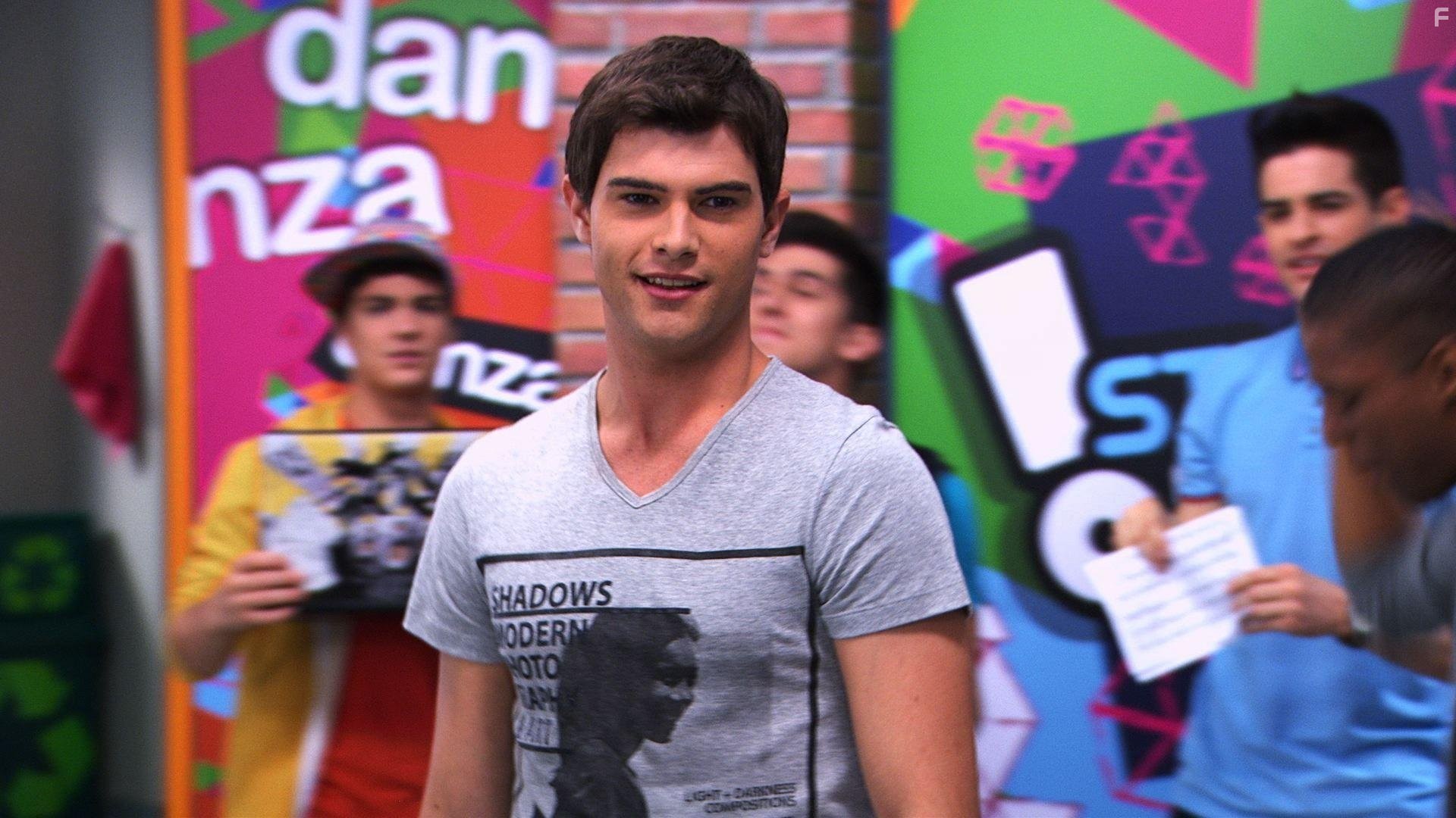 Diego Dom?nguez in Violetta (2012)