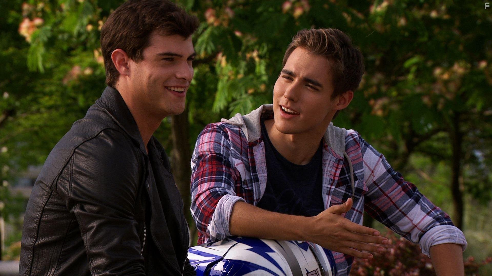 Jorge Blanco and Diego Dom?nguez in Violetta (2012)