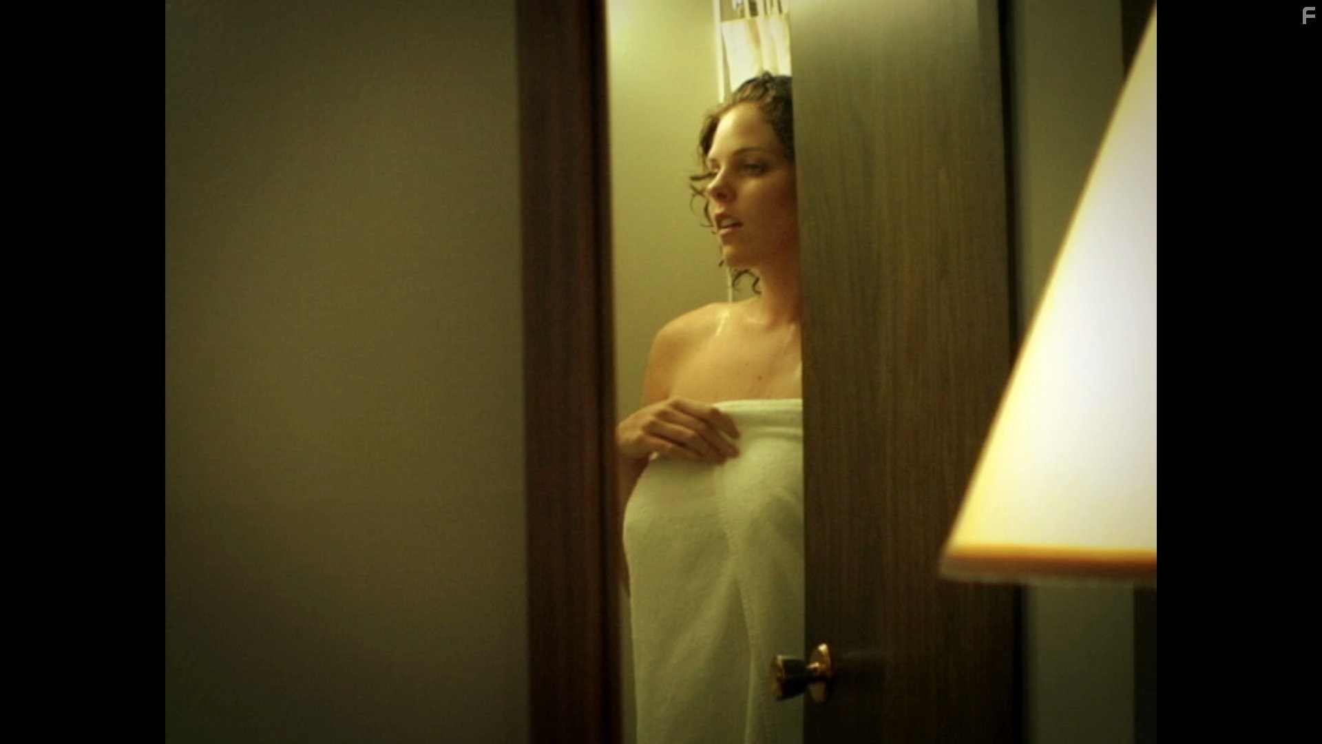 Amber Lewis in Искажение (2011)