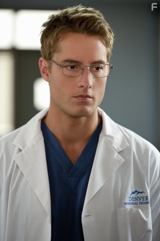 Jack Rowand and Justin Hartley in Доктор Эмили Оуэнс (2012)
