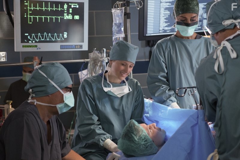 Mamie Gummer and Necar Zadegan in Доктор Эмили Оуэнс (2012)