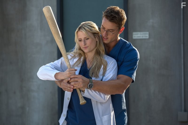 Mamie Gummer and Justin Hartley in Доктор Эмили Оуэнс (2012)