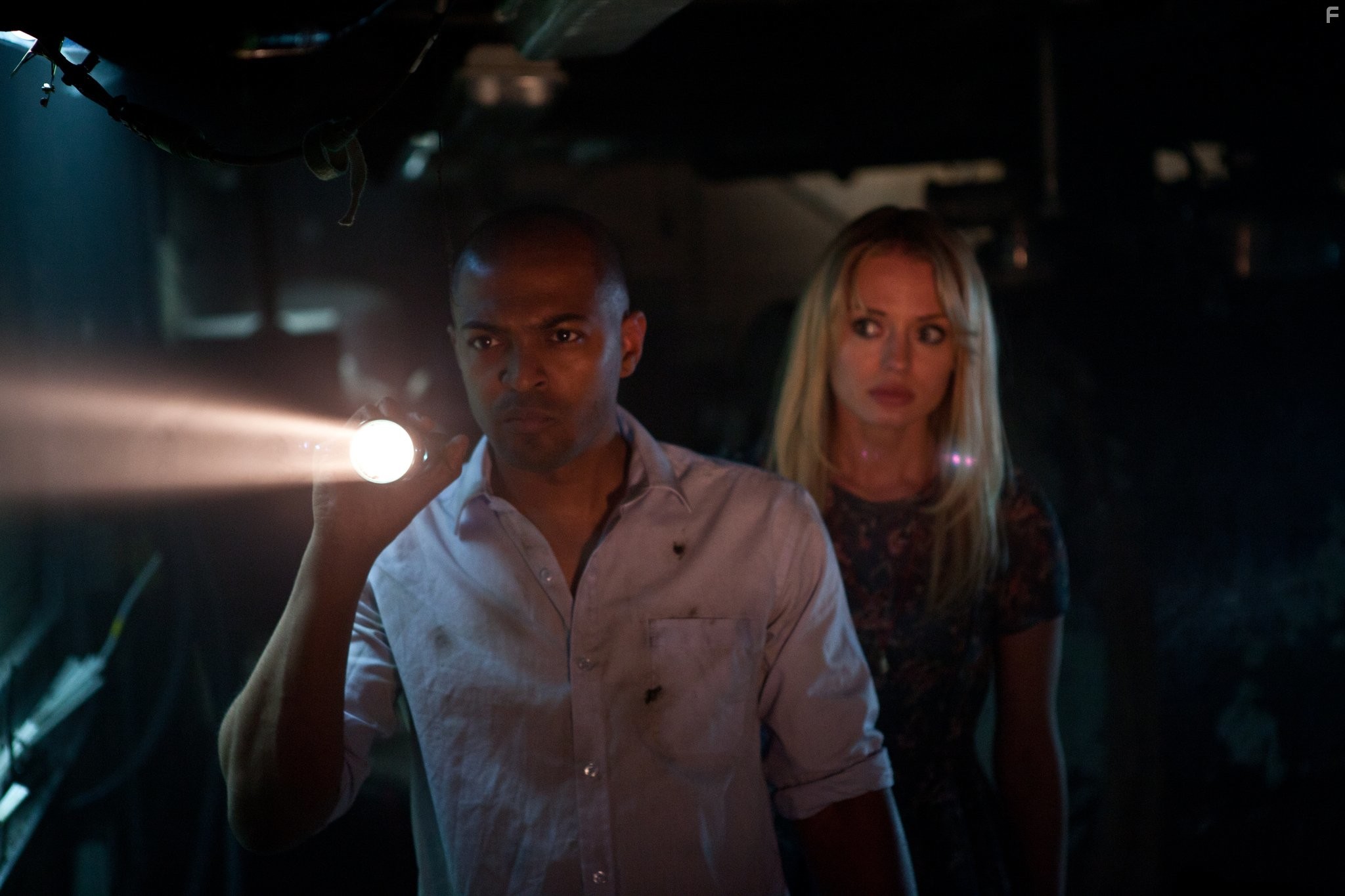 Noel Clarke and Laura Haddock in Хранилище 24 (2012)