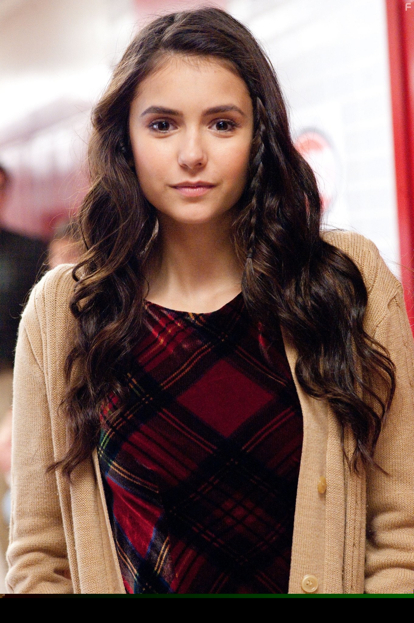Nina Dobrev in Хорошо быть тихоней (2012)