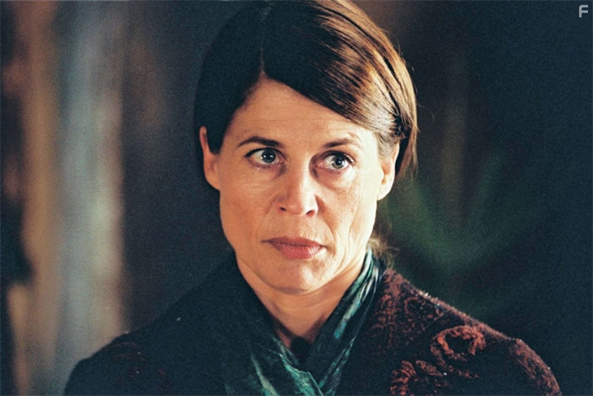 Linda Hamilton in Silent Night (2002)