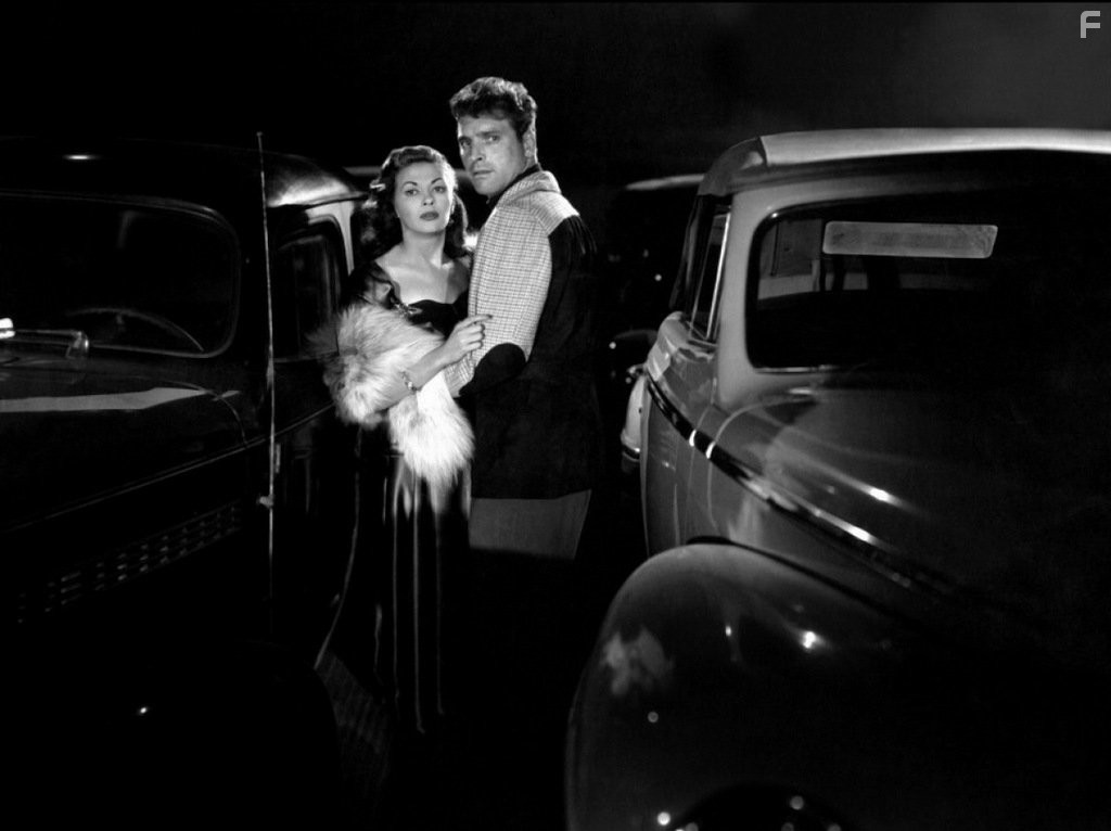 Burt Lancaster and Yvonne De Carlo in Крест - накрест (1949)