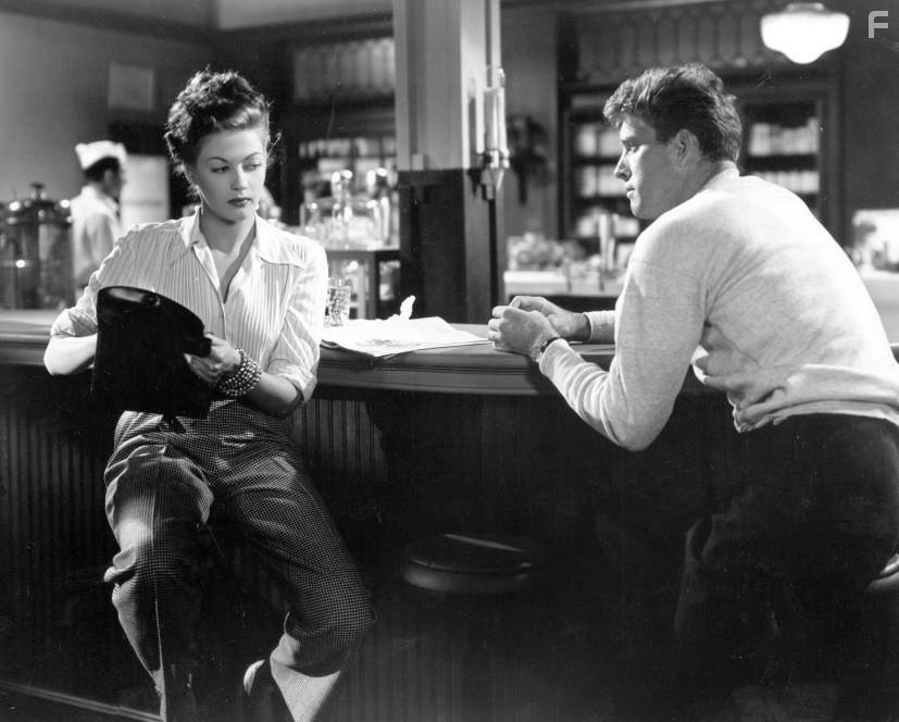 Burt Lancaster and Yvonne De Carlo in Крест - накрест (1949)