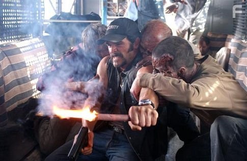 Michael Kelly in Рассвет мертвецов (2004)