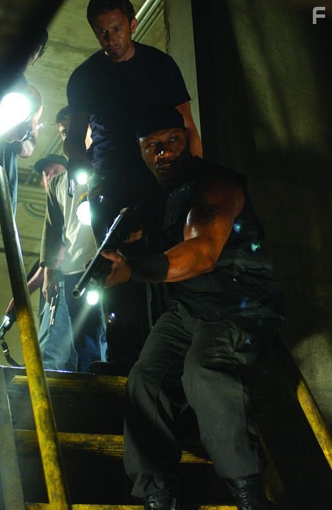Ving Rhames and Jake Weber in Рассвет мертвецов (2004)